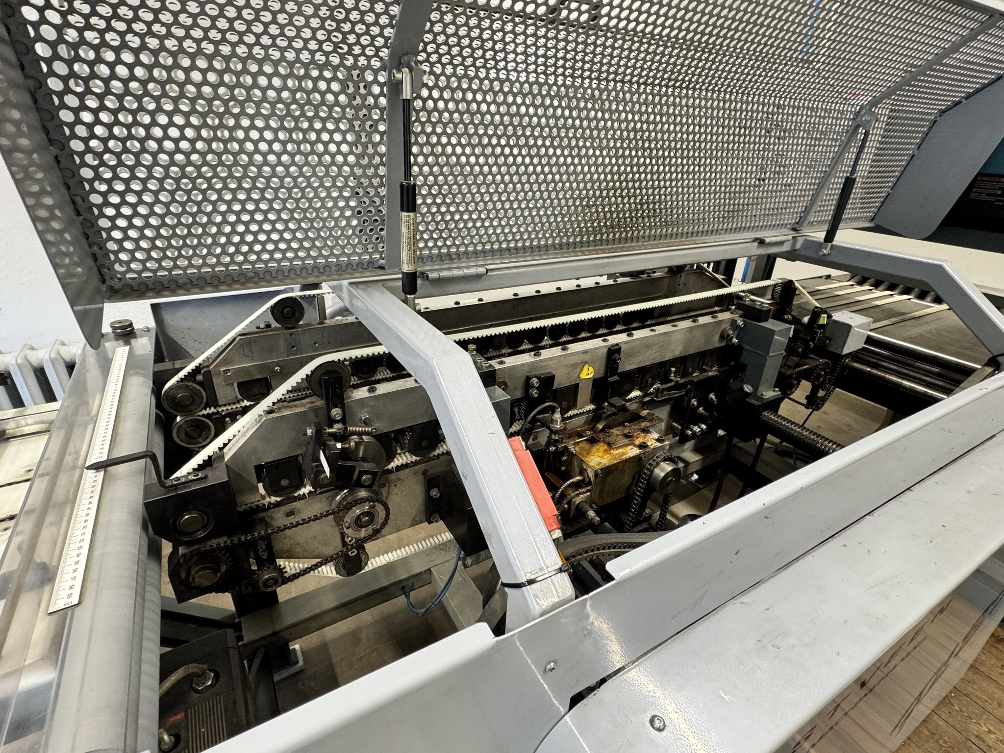 Offer 385030, a OOSTVEEN INTEGRAL CEILING MACHINE from 2003